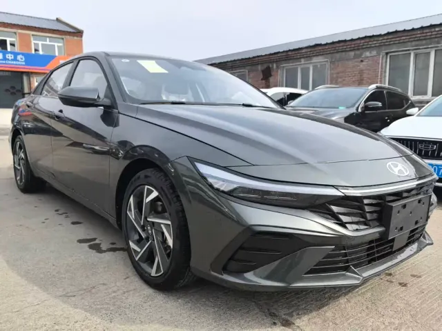 Hyundai Elantra — Фото автомобиля 3