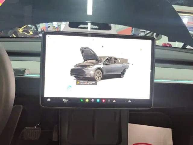 Tesla Model Y — Фото автомобиля 12