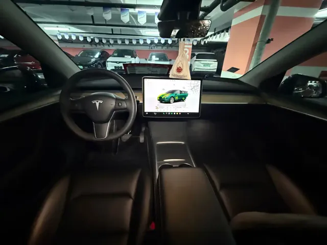 Tesla Model Y — Фото автомобиля 5