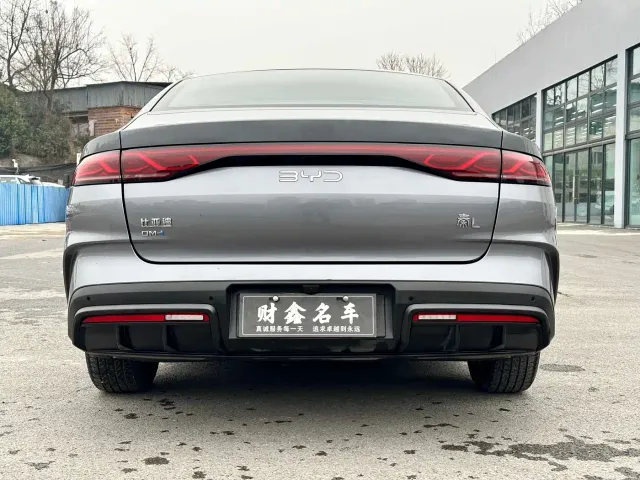 BYD Qin L — Фото автомобиля 10