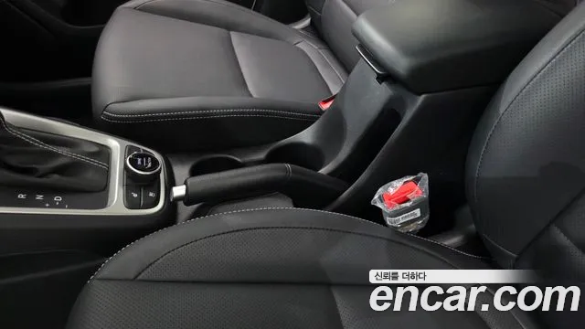 Hyundai Venue — Фото автомобиля 28