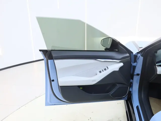 Xpeng P7 — Фото автомобиля 10