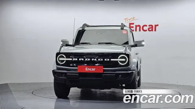 Ford Bronco — Фото автомобиля 3
