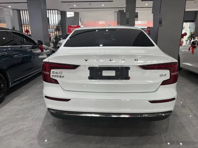 Volvo S60 — Фото автомобиля 9