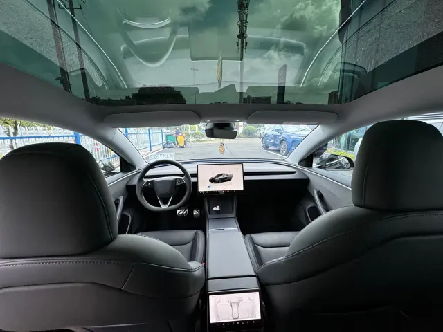 Tesla Model 3 — Фото автомобиля 9
