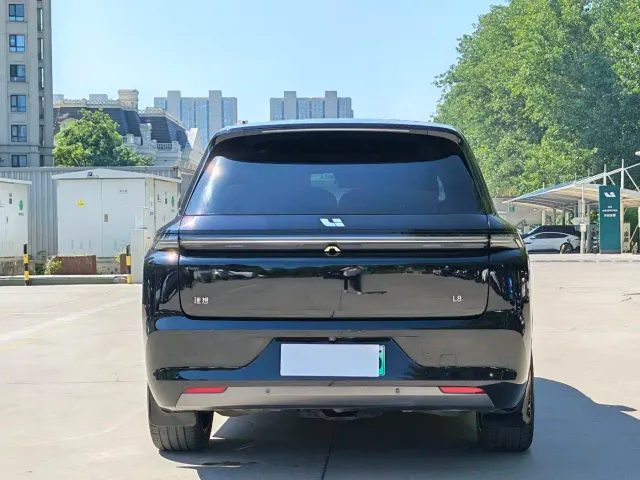 Li Auto L8 — Фото автомобиля 14