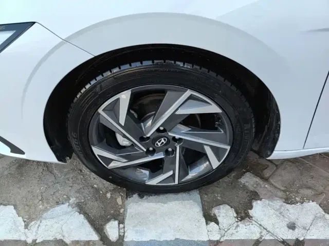 Hyundai Elantra — Фото автомобиля 22
