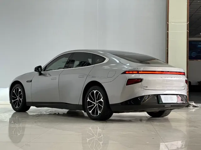 Xpeng P7 — Фото автомобиля 7