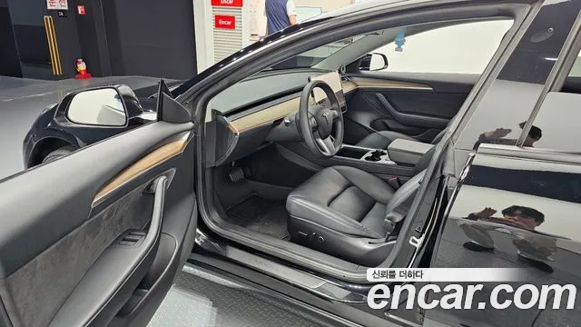 Tesla Model 3 — Фото автомобиля 9