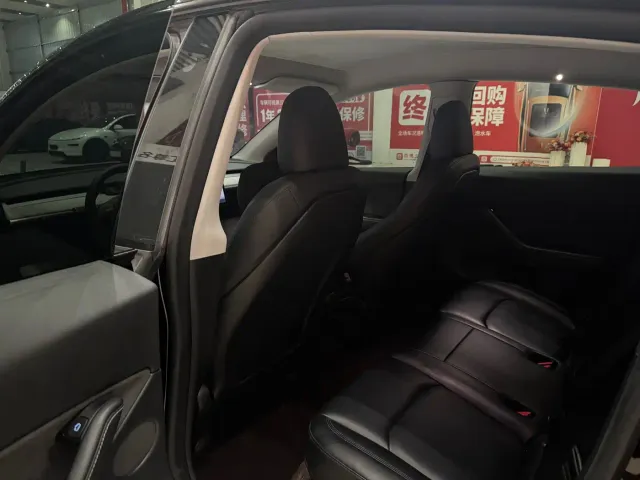 Tesla Model Y — Фото автомобиля 9