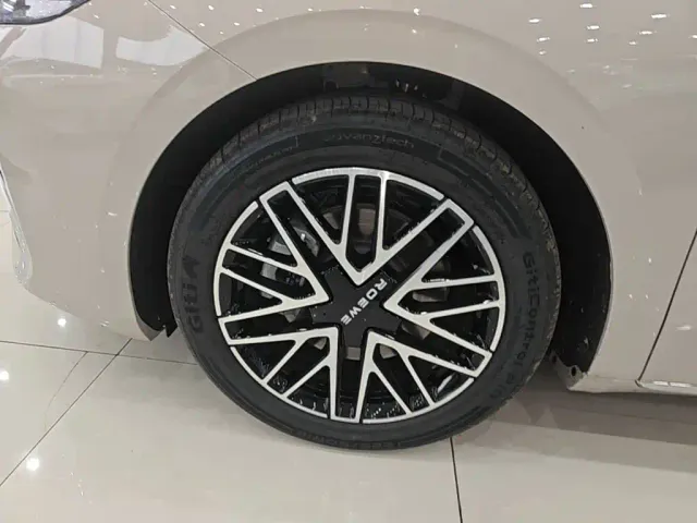 Roewe M7 DMH — Фото автомобиля 22