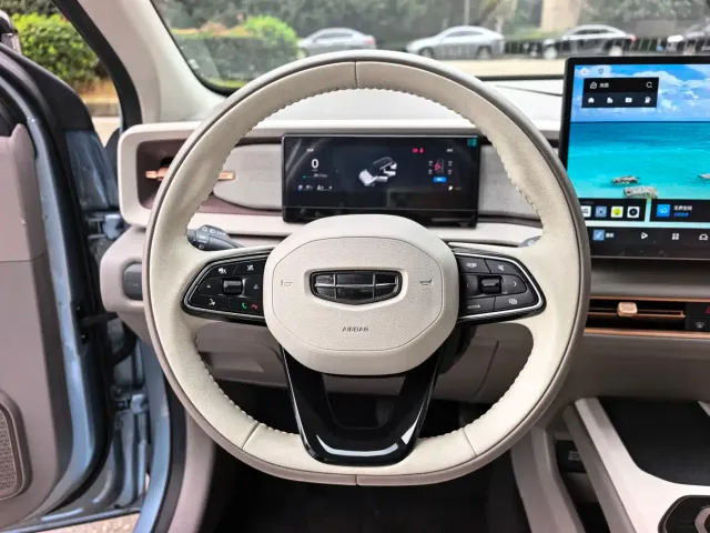 Geely ICON — Фото автомобиля 8