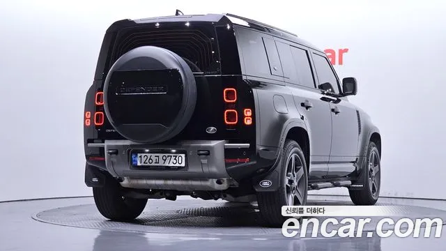 Land Rover Defender Defender (L663) 110 P300 X-Dynamic SE — Фото автомобиля 2