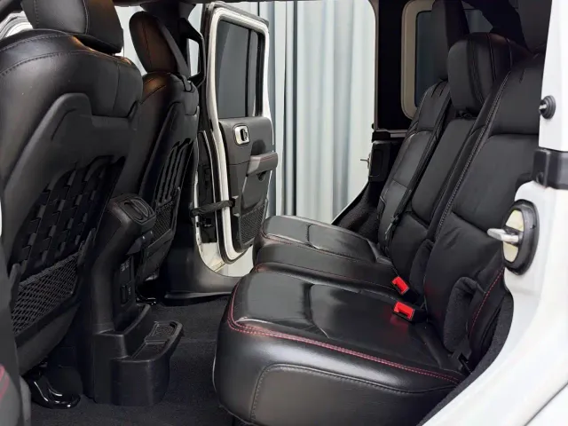 Jeep Wrangler — Фото автомобиля 10