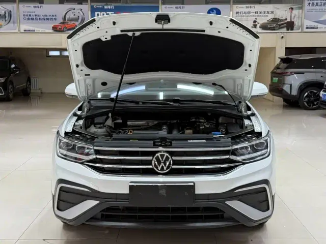 Volkswagen Tiguan L — Фото автомобиля 7