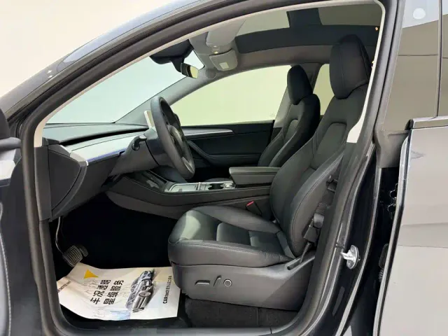 Tesla Model Y — Фото автомобиля 17