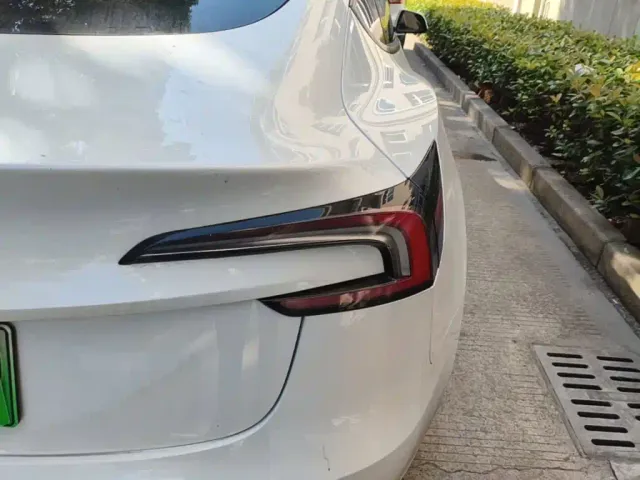 Tesla Model 3 — Фото автомобиля 23
