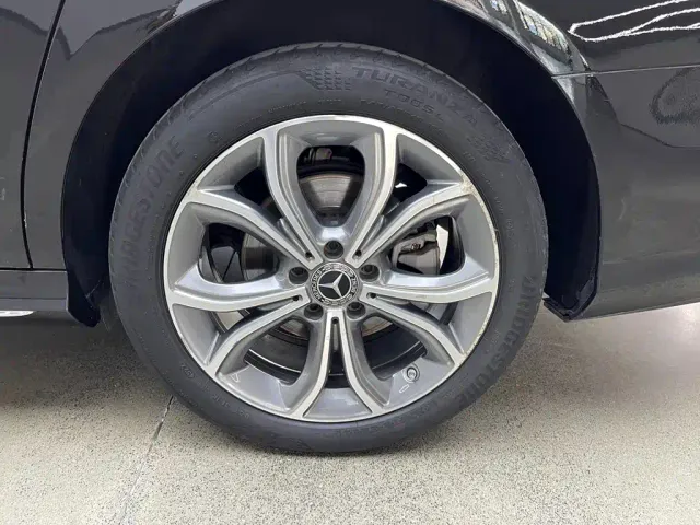 Mercedes-Benz E-Class — Фото автомобиля 30