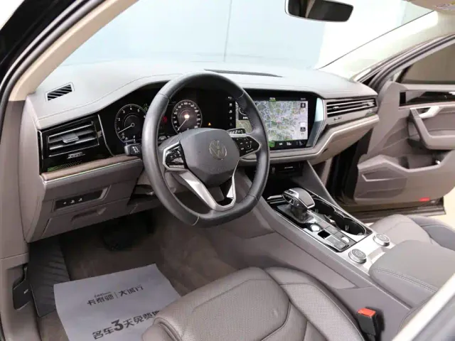 Volkswagen Touareg — Фото автомобиля 14