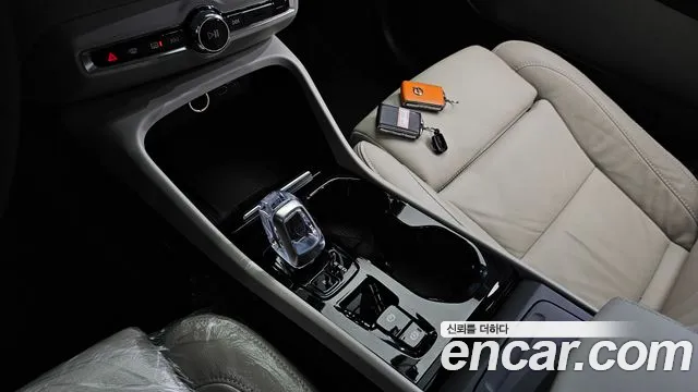 Volvo XC40 — Фото автомобиля 9