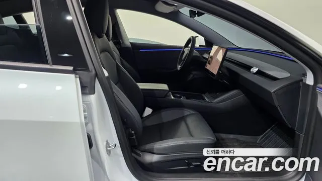 Tesla Model 3 — Фото автомобиля 17