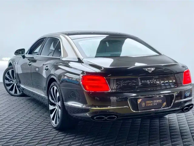 Bentley Flying Spur — Фото автомобиля 6