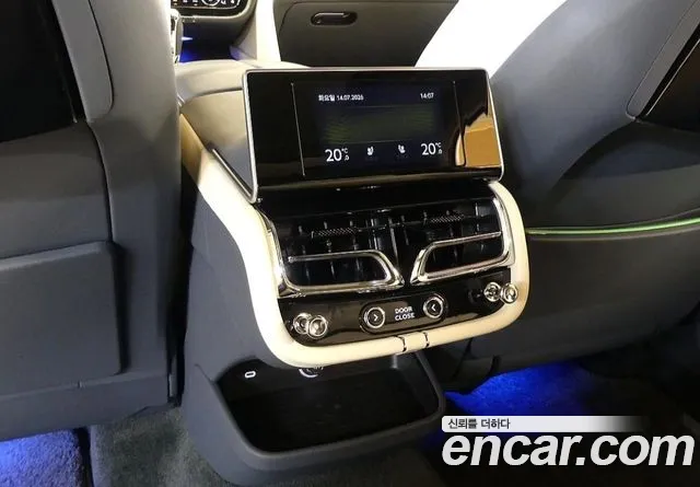 Bentley Bentayga Bentayga 4.0 V8 EWB First Edition — Фото автомобиля 17