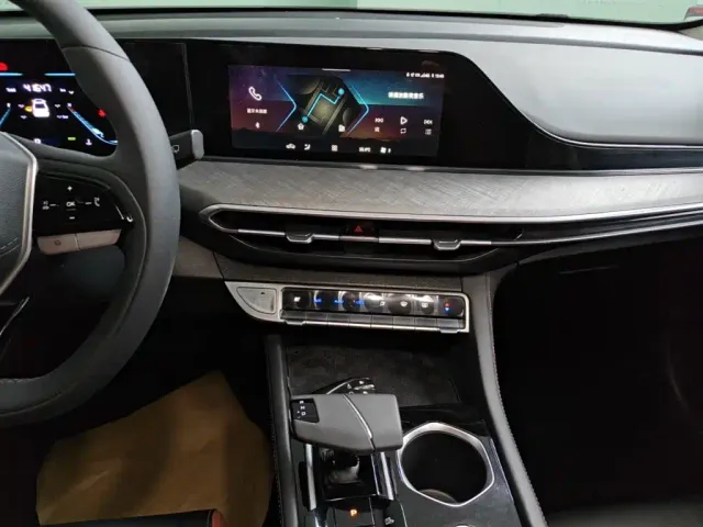 Changan Eado — Фото автомобиля 12