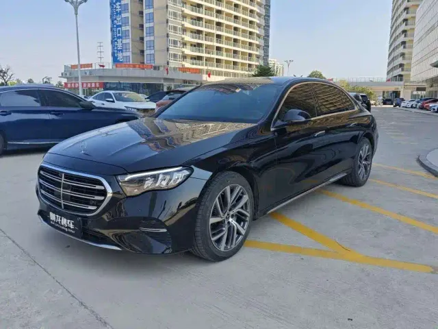 Фотография автомобиля — Mercedes-Benz E-Class