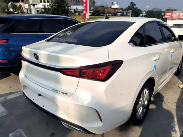 Changan Eado — Фото автомобиля 6