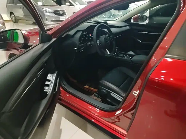 Mazda Axela — Фото автомобиля 15