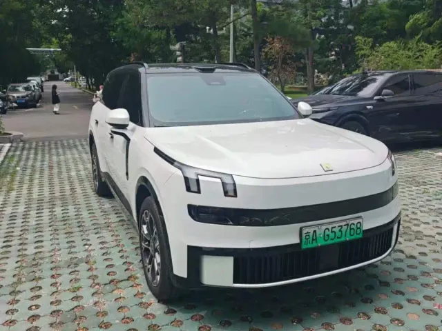 Lynk & Co 900 — Фото автомобиля 6