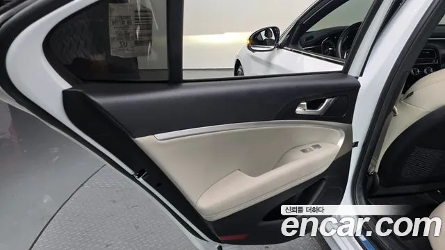 Genesis G70 — Фото автомобиля 25