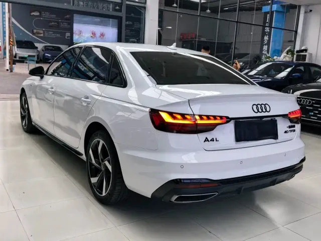 Audi A4L — Фото автомобиля 6