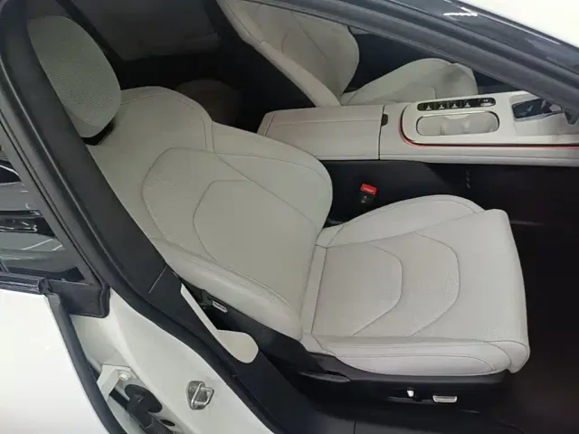 Xiaomi SU7 — Фото автомобиля 24
