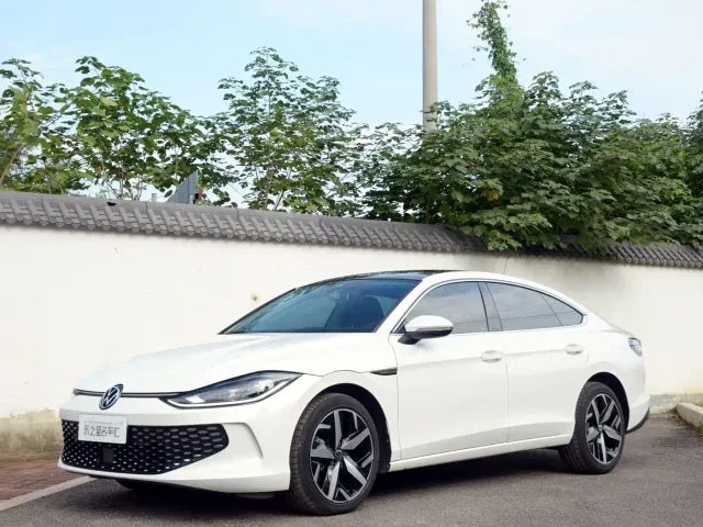 Фотография автомобиля — Volkswagen Lamando