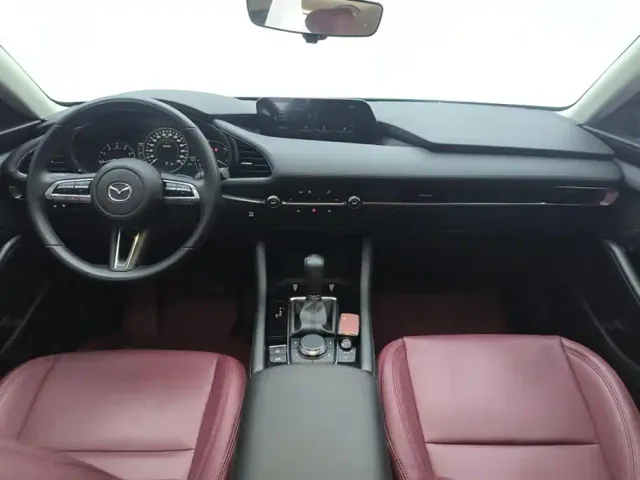 Mazda Axela — Фото автомобиля 12