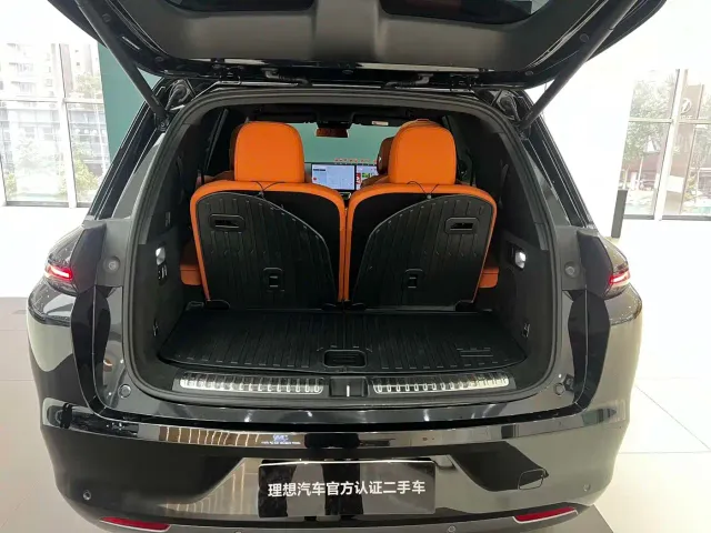 Li Auto L8 — Фото автомобиля 4