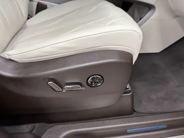 Denza Denza D9 2025 Model DM-i Smart Drive Edition 1020 AWD Flagship — Фото автомобиля 28