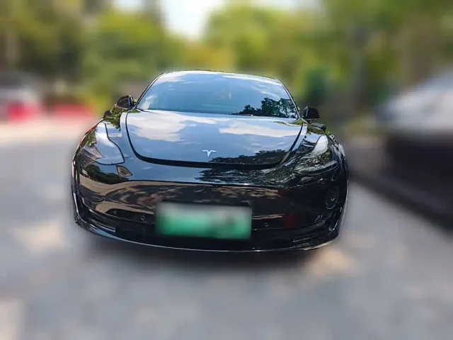 Tesla Model 3 — Фото автомобиля 2