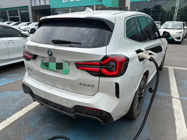 BMW iX3 — Фото автомобиля 8