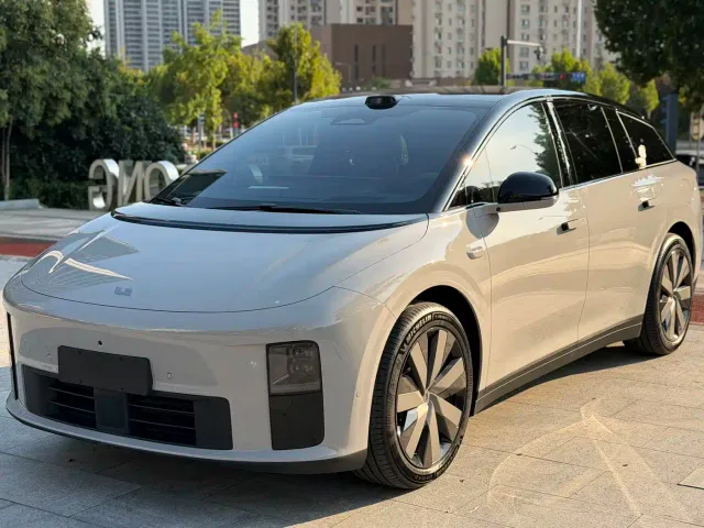 Фотография автомобиля — Li Auto i6