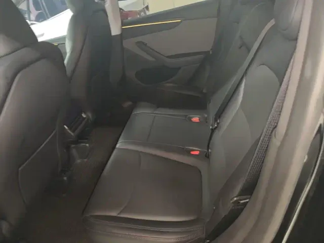 Tesla Model Y — Фото автомобиля 16