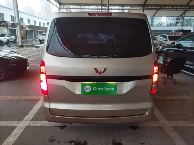 Wuling Hongguang V — Фото автомобиля 5