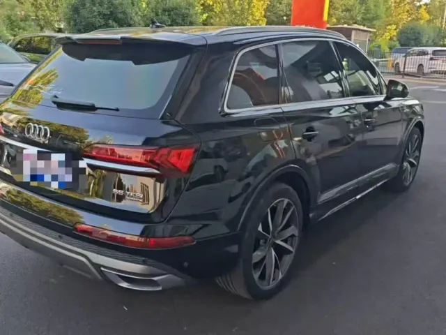 Audi Q7 — Фото автомобиля 2
