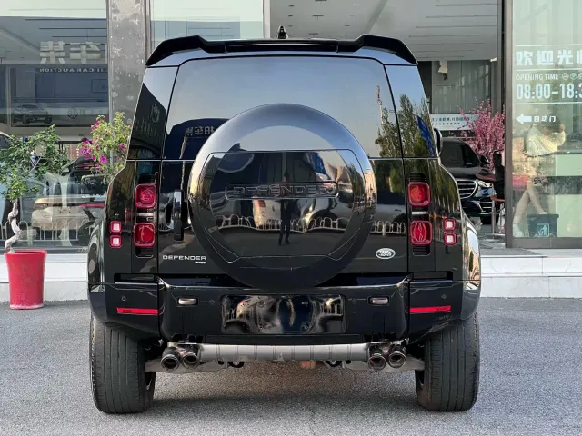 Land Rover Defender — Фото автомобиля 8