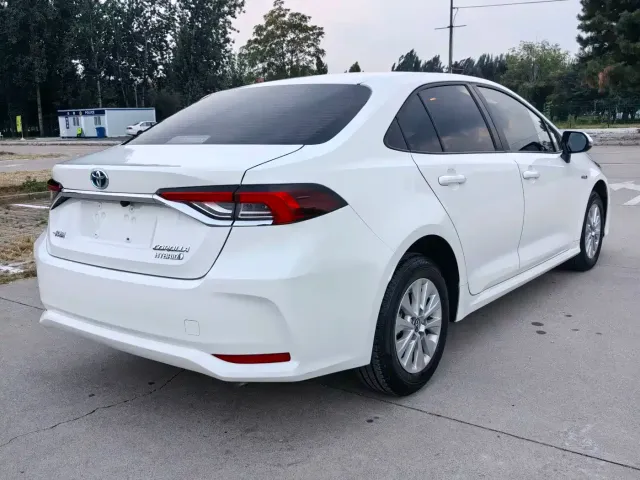 Toyota Corolla 2022 Hybrid 1.8L E-CVT Pioneer Edition — Фото автомобиля 7