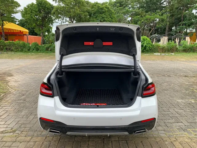 BMW 5 Series — Фото автомобиля 14