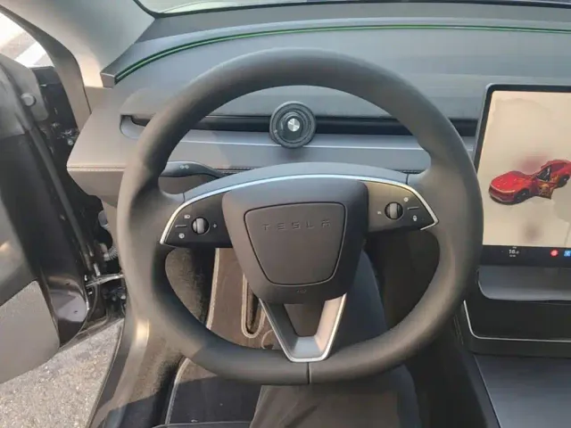 Tesla Model Y — Фото автомобиля 6
