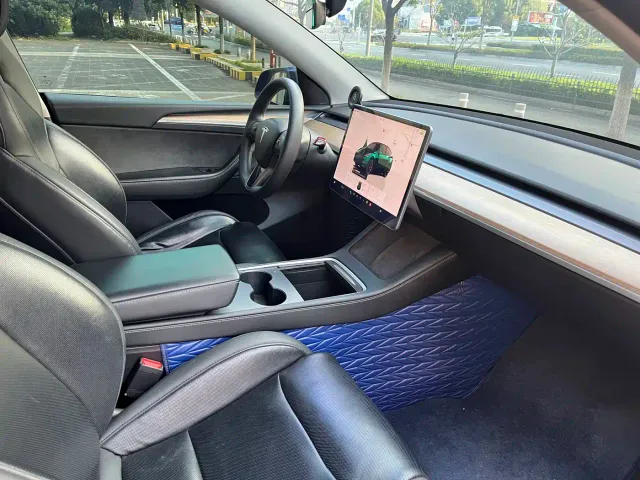 Tesla Model Y — Фото автомобиля 8